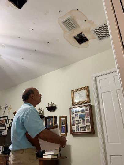 Steve Checking Ceiling 3000 x 4000